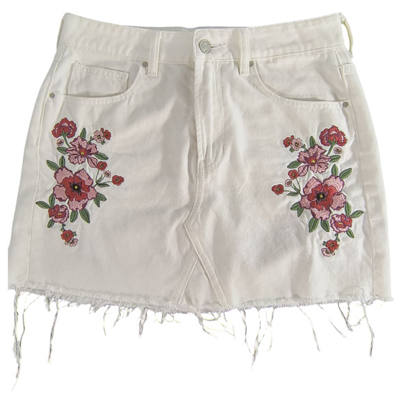 PacSun Embroidered Mini Skirt Women's Size 26 White Denim Fringe Hem Zip Front - Picture 11 of 16